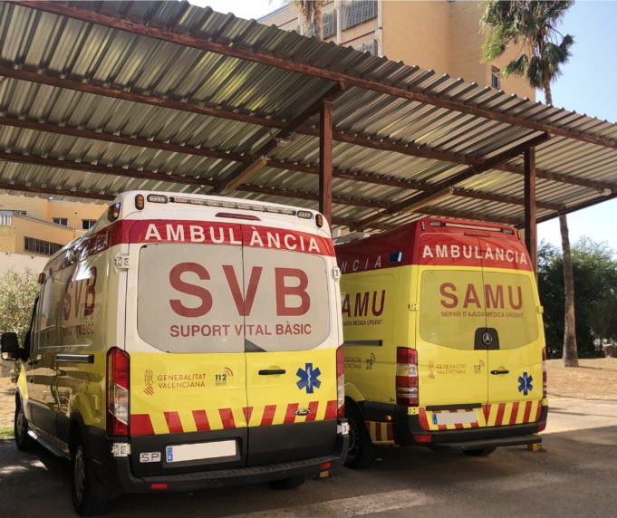 Sucesos.- Heridas tres personas tras chocar un coche contra la mediana en la A-23, en Viver