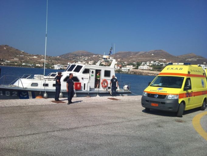 Descubren dos cadáveres maniatados en un coche que se ha precipitado al mar en un puerto de Grecia