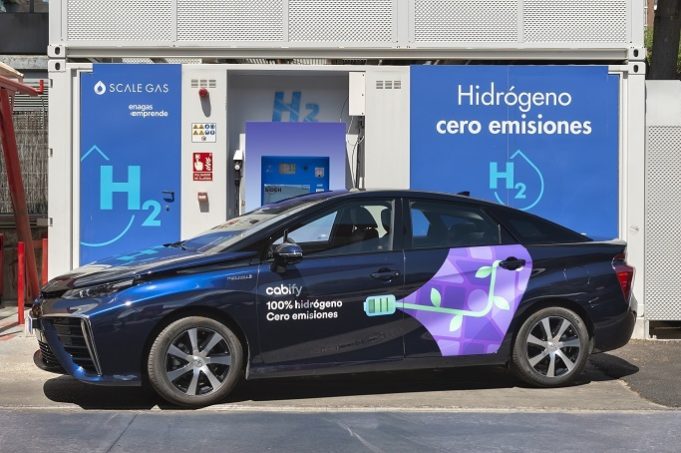 Toyota entrega cuatro unidades del Mirai a Cabify para integrar la primera flota de VTC de hidrógeno