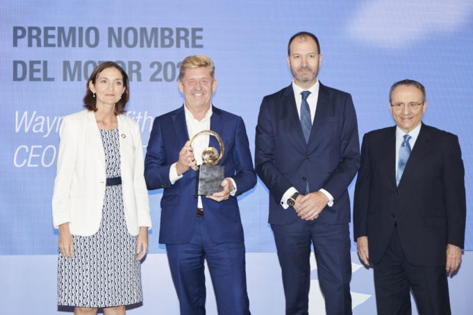 Griffiths (Seat) recibe el premio ‘Nombre del Motor 2021’ al mejor directivo de automoción