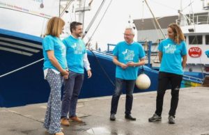La campaña Zero Zabor Uretan vuelve a recorrer los puertos vascos para sensibilizar sobre la contaminación marina