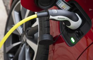 El precio medio del coche eléctrico de ocasión se dispara un 31% a junio y supera los 34.000 euros