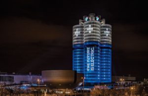 BMW celebra el 50 aniversario de la construcción de su sede central en Alemania