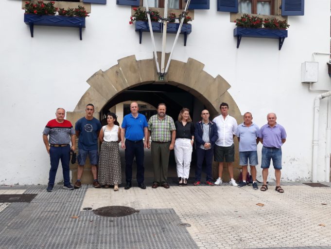 La flota vasca pesca 2,7 toneladas de bonito en un mes de campaña, con un precio medio de 4,25 euros el kilo