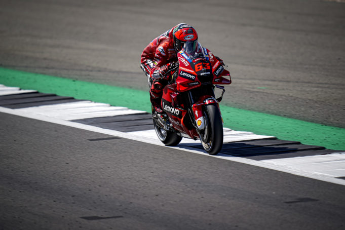 Quartararo opone resistencia a Ducati en el triplete de Bagnaia