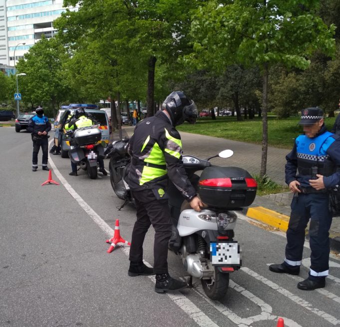 Policía Municipal de Pamplona denuncia a 114 conductores en una campaña de control de motocicletas y ciclomotores