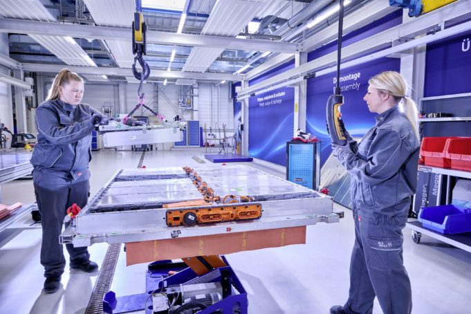 El grupo Volkswagen acuerda con Canadá el suministro de materias primas para la producción de baterías