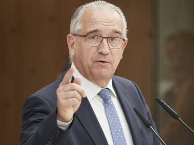 Maya apuesta por reducir a dos carriles por sentido la avenida Baja Navarra y que uno sea mixto para coches y autobús