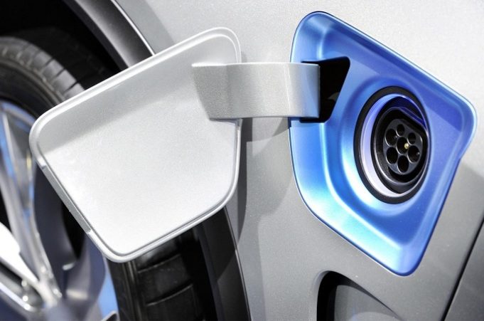 ACEA lamenta la limitación de las ayudas para coches eléctricos en EE.UU. “por criterios no climáticos”