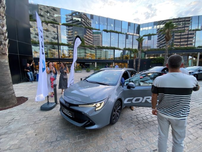 LETI Pharma incorpora a su flota 93 vehículos híbridos eléctricos de Toyota