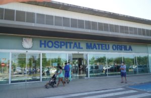 Un hombre resulta herido tras caer con su coche por desnivel de seis metros en Menorca