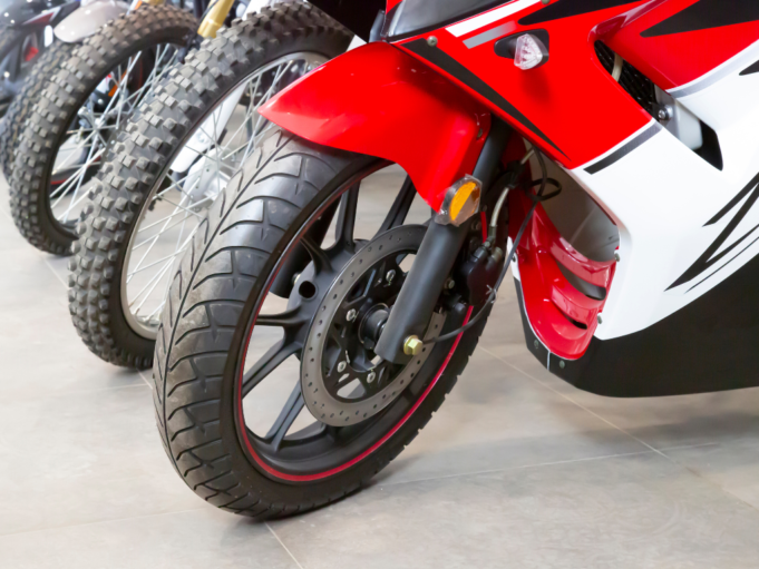 Moverse sin restricciones en la ZBE de Valencia: La solución de Assen Motos