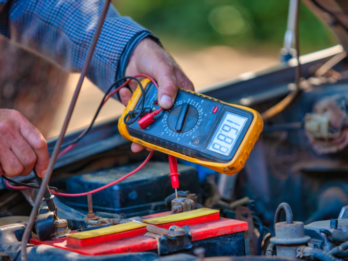 Cómo detectar fallos eléctricos en tu coche: Consejos de Garaje Arsenio