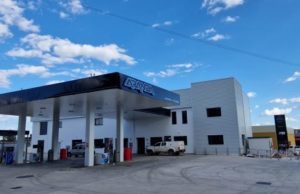 El mejor lugar en Córdoba para descansar, comer y repostar: Estación de Servicios Aranda, gasolinera en Montoro