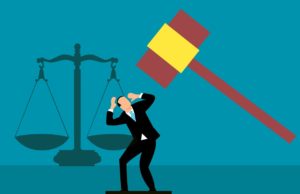 Un juzgado gallego obliga a vacunar a una anciana en una residencia pese a la negativa de la hija