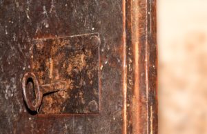 Estos son los tres sitios de nuestra casa donde más se acumulan las bacterias Puerta antigua