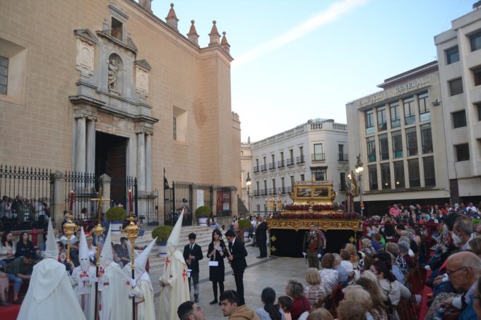 Semana Santa en Badajoz: celébrala con rutas por las iglesias, talleres de mantillas, conciertos… sólo para mayores Procesión Magna de Badajoz. (Europa Press)