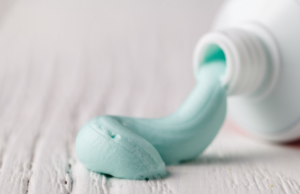 Eligiendo el mejor dentífrico: factores clave a tener en cuenta por Clínica Regules