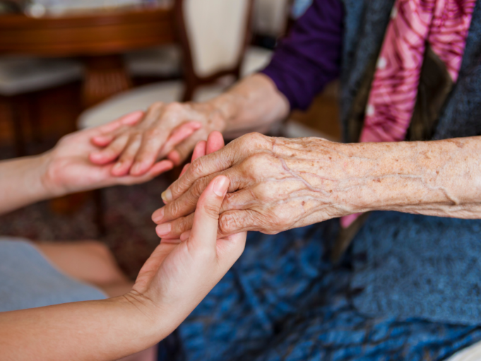 ServiHogar365: Beneficios del cuidado de mayores desde casa en Bilbao