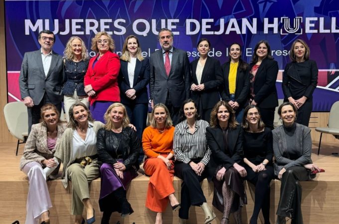 Clara Campos reivindica un liderazgo equitativo y pone en valor la industria biofarmacéutica