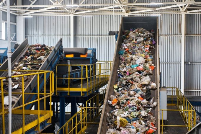 Cataluña controla más de 700 operaciones de residuos en un lustro