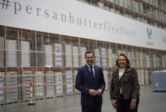 Juanma Moreno valora la sostenibilidad e innovación de Persán en Polonia