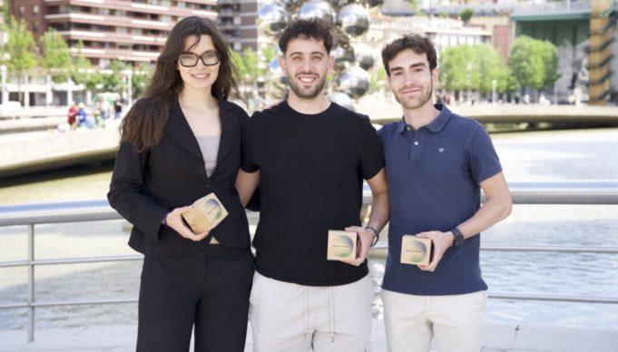Jóvenes crean solución con inteligencia artificial para combatir el residuo digital