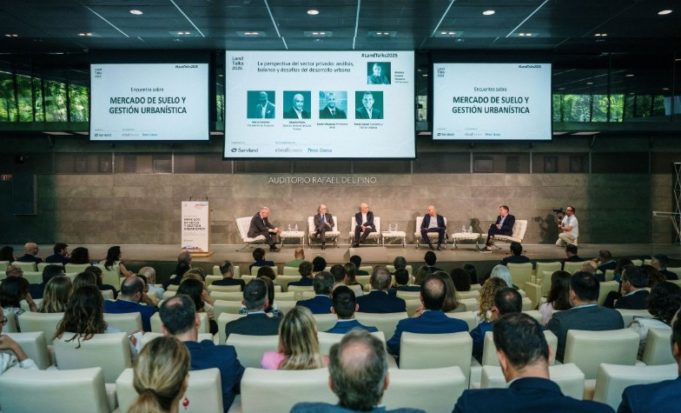 Serviland lidera el debate sobre desarrollo urbano y vivienda asequible en España