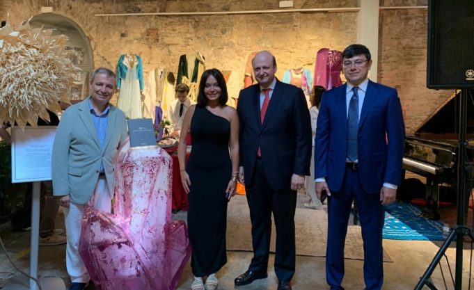 “Əlifba. A Cultural Alphabet” se presenta en el emblemático Palau Dalmases de Barcelona