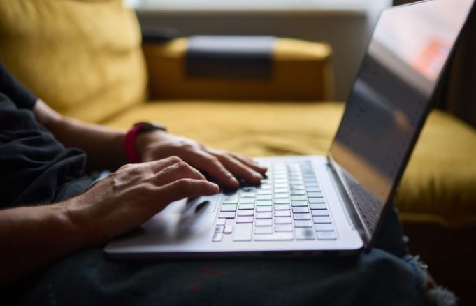 Programas digitales mejoran la empleabilidad de personas vulnerables