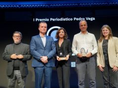La primera edición del Premio Pedro Vega reconoce el legado del periodista cántabro