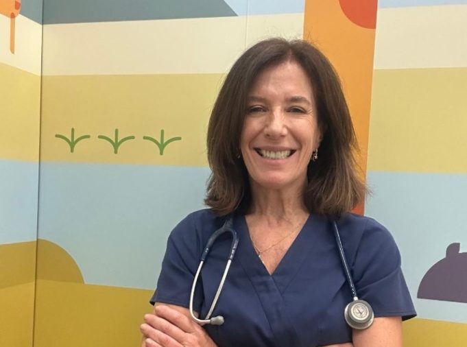 Doctora María José Lirola destaca la falta de conocimiento sobre la artritis idiopática juvenil