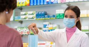 Las farmacias registran un alza del 385% en venta de mascarillas