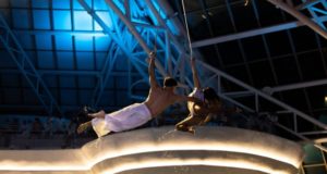 Caldea estrena un espectáculo inmersivo con pole y straps