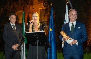 Manuel de la Cruz recibe el Premio al Espíritu Rotario 2026 en una gala que recauda fondos y firmas por las enfermedades raras