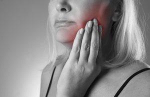 La periodontitis se cuela en el debate del Alzheimer con una bacteria en el punto de mira