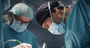 Adiós a múltiples intervenciones: implantes maxilofaciales complejos resueltos en un solo paso