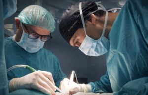 Adiós a múltiples intervenciones: implantes maxilofaciales complejos resueltos en un solo paso