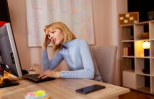 Procrastinación, impulsividad y caos mental, señales del TDAH en adultos que pasan desapercibidas